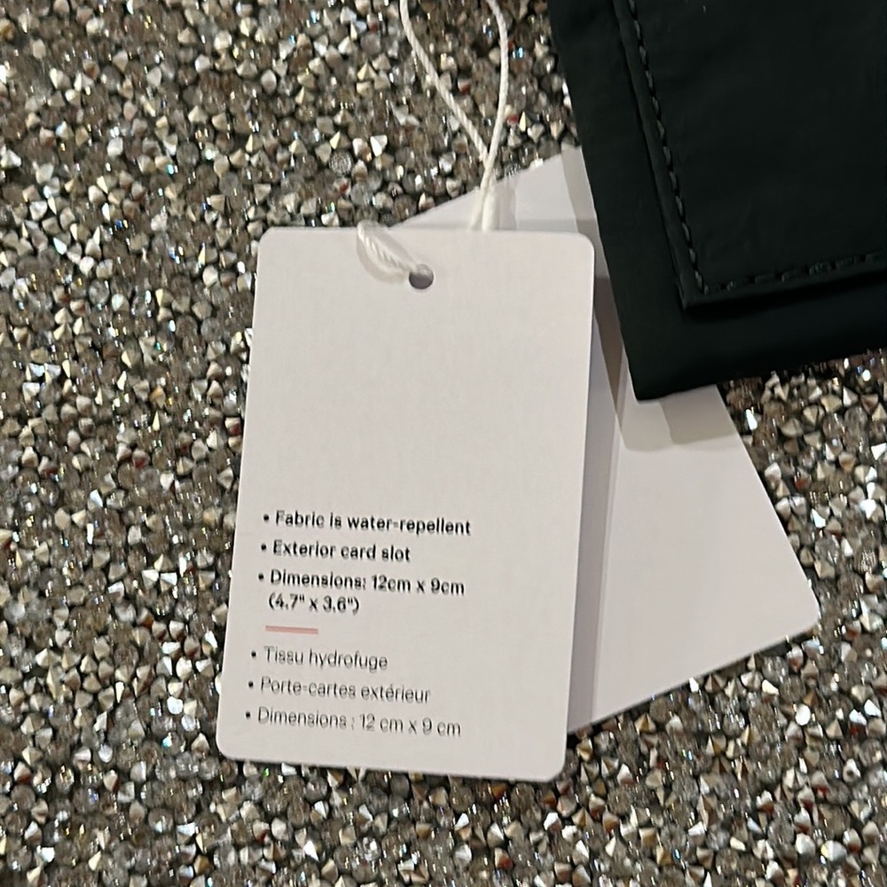 Lululemon Test of Time Card Holder NWT RAINFOREST BLACK/GREEN Unisex - Picture 6 of 6
